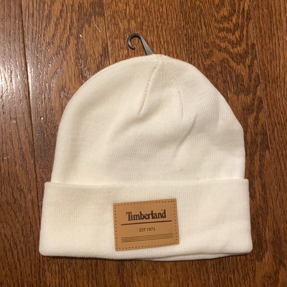 Timberland beanie in white.